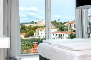 Postel nebo postele na pokoji v ubytování Marina di Portapisana Luxury private villa