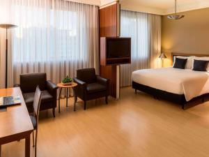 Cama ou camas em um quarto em Mercure Belo Horizonte Savassi