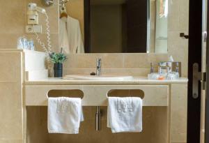 Hotel Moderno Puerta del Sol的一间浴室