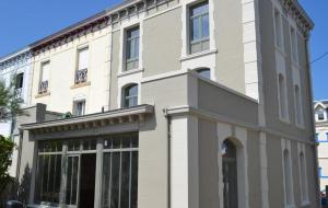 a large white building with a large window at Villa l'Accalmie in Wimereux