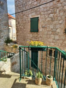Balkón nebo terasa v ubytování Apartment Megi in Supetar historical core