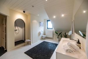 Koupelna v ubytování Smart Bnb - Hotel Battice + 34 fotografií