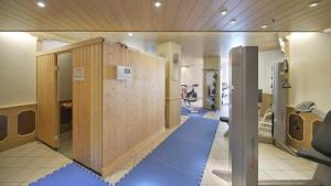 a room with a bathroom with blue floors and toilets at Hôtel Le Chamois in Les Diablerets