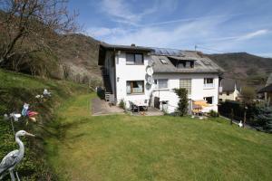 a bird standing in front of a house at Komfort Ferienwohnung FEWO74-1 in Bremm