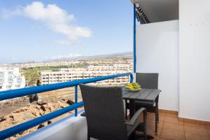 Un balcón o terraza de Home2Book Cozy Apartment Playa Paraiso