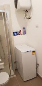 A bathroom at La G
