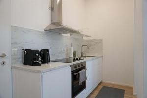 Kuchnia lub aneks kuchenny w obiekcie Modern 2Br Apartments - Full Kitchen - Schönbrunn Area - 15 Mins to City Center