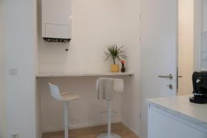 Zdjęcie z galerii obiektu Modern 2Br Apartments - Full Kitchen - Schönbrunn Area - 15 Mins to City Center w Wiedniu