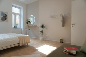 Łóżko lub łóżka w pokoju w obiekcie Modern 2Br Apartments - Full Kitchen - Schönbrunn Area - 15 Mins to City Center