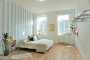 Łóżko lub łóżka w pokoju w obiekcie Modern 2Br Apartments - Full Kitchen - Schönbrunn Area - 15 Mins to City Center