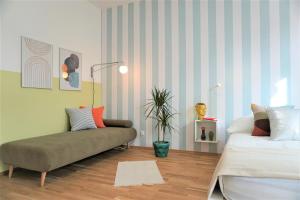 Łóżko lub łóżka w pokoju w obiekcie Modern 2Br Apartments - Full Kitchen - Schönbrunn Area - 15 Mins to City Center