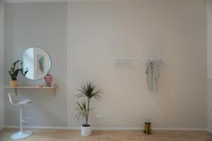 Zdjęcie z galerii obiektu Modern 2Br Apartments - Full Kitchen - Schönbrunn Area - 15 Mins to City Center w Wiedniu