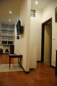 A television and/or entertainment centre at La G