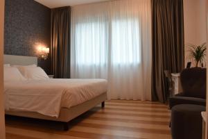 Posteľ alebo postele v izbe v ubytovaní Hotel Portavaldera