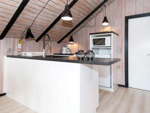 Kuchyň nebo kuchyňský kout v ubytování Cozy Dune Cottage Retreat-By Traum + 14 fotografií