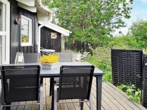 Zahrada ubytování 8 person holiday home in Sæby-By Traum