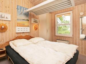 Postel nebo postele na pokoji v ubytování 8 person holiday home in Sæby-By Traum