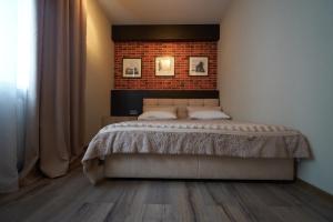 Letto o letti in una camera di Apartment on Pobeda 4 with sauna