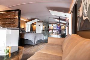 Wellnessboat De Michiel de Ruyter的休息区