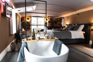 Wellnessboat De Michiel de Ruyter的休息区