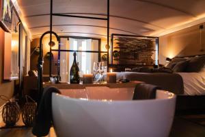Wellnessboat De Michiel de Ruyter的休息区