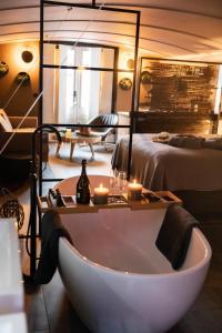 Wellnessboat De Michiel de Ruyter的休息区