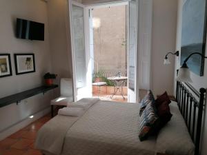 a bedroom with a bed and a window at Casa Consell Gran Via, Guest House in Barcelona