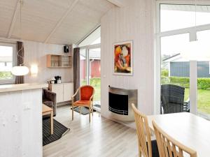 Posezení v ubytování Two-Bedroom Holiday home in Grömitz 10