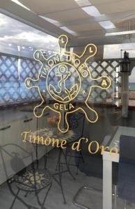 a window with a sign that says imagine a room at Timone d’oro in Gela