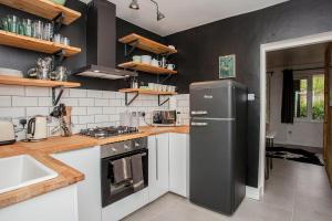 Кухня або міні-кухня у Modern Central 1BD Flat in Clerkenwell - sleeps 4!