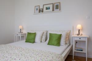 Postel nebo postele na pokoji v ubytování Blue Lagoon Beach Apartments