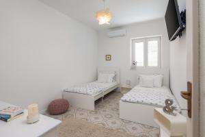 Postel nebo postele na pokoji v ubytování Blue Lagoon Beach Apartments
