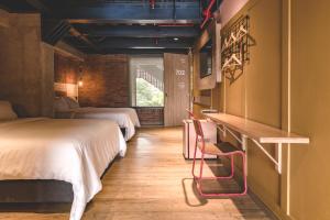 Ένα ή περισσότερα κρεβάτια σε δωμάτιο στο The Somos Beats Hotel & Rooftop +127 φωτογραφίες