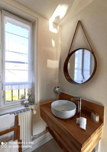 A bathroom at Jane'Laur - Honfleur