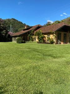 Pemandangan gunung umum atau pemandangan gunung yang diambil dari chalet