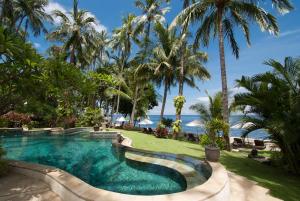Bazén v ubytování Alam Anda Ocean Front Resort & Spa CHSE Certified nebo v jeho okolí