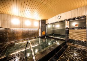 Um banheiro em APA Hotel Hakataeki Chikushiguchi