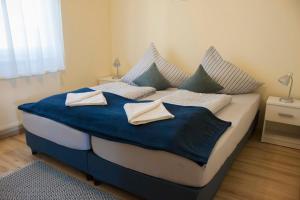 Posteľ alebo postele v izbe v ubytovaní Azúr Apartman Keszthely