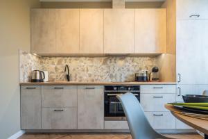 Virtuvė arba virtuvėlė apgyvendinimo įstaigoje LIVING & LIFESTYLE home - Klaipeda - by Hello Sea homes