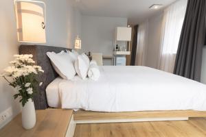 A bed or beds in a room at Divota Apartment Hotel