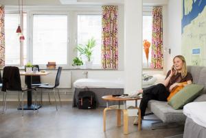 Posezení v ubytování Slottsskogen Hotel + 37 fotografií