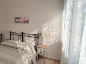A bed or beds in a room at La Mimosa Chic
