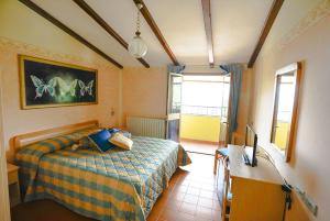 Postel nebo postele na pokoji v ubytování Albergo Ristorante Belvedere + 37 fotografií
