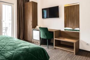TV a/nebo společenská místnost v ubytování FOREST PALANGA RESORT