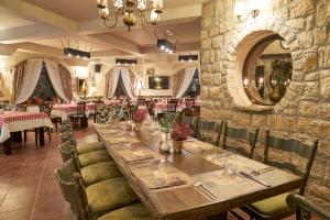 Restaurace v ubytování Villa Arbanashki Han