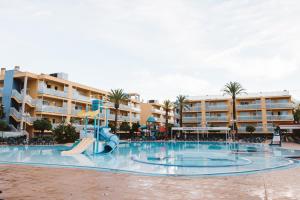 Basen w obiekcie Apartamentos Turisticos Terralta lub w pobliżu