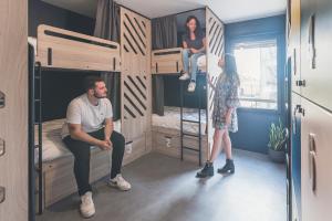 Televiisor ja/või meelelahutuskeskus majutusasutuses Whoo Bordeaux Bacalan - Hostel