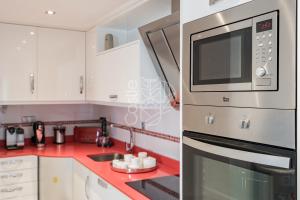 Kuchyňa alebo kuchynka v ubytovaní MALAGA BENALMADENA PUERTO MARINA PLAYA VACACIONAL Luxury