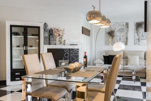 Posedenie v ubytovaní MALAGA BENALMADENA PUERTO MARINA PLAYA VACACIONAL Luxury
