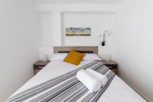 Postel nebo postele na pokoji v ubytování Moonkey - Luminoso Apartamento Girasoles + 21 fotografií